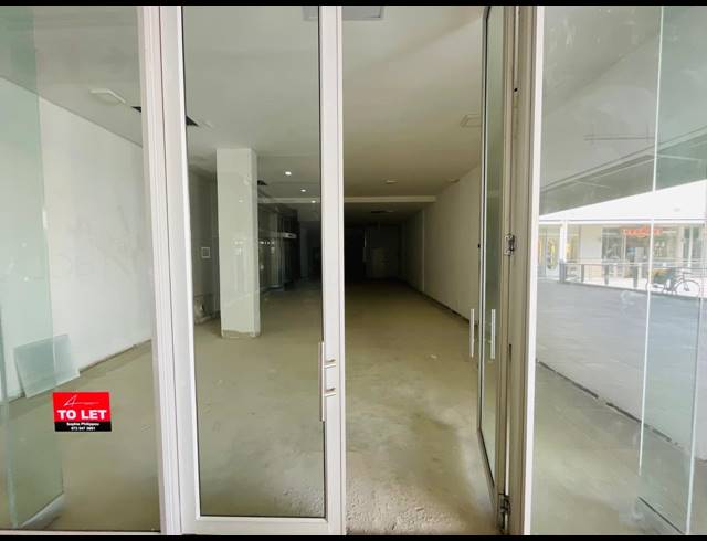 104M² RETAIL TO LET IN FOURWAYS